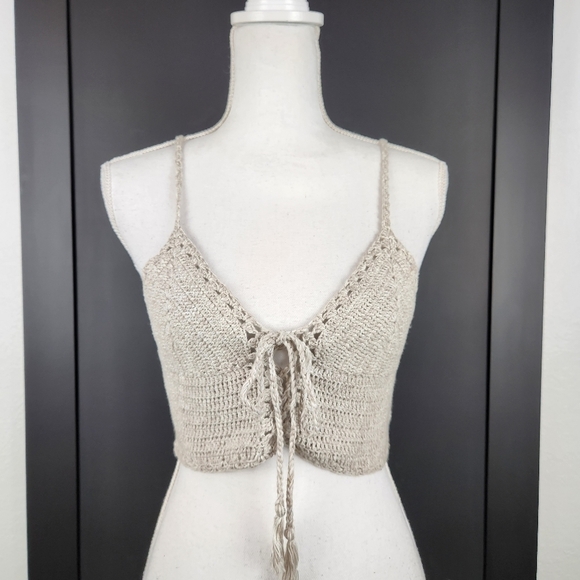 AMERICAN EAGLE OUTFITTERS CROCHET BRALETTE HALTER TOP SIZE SMALL - Picture 2 of 5
